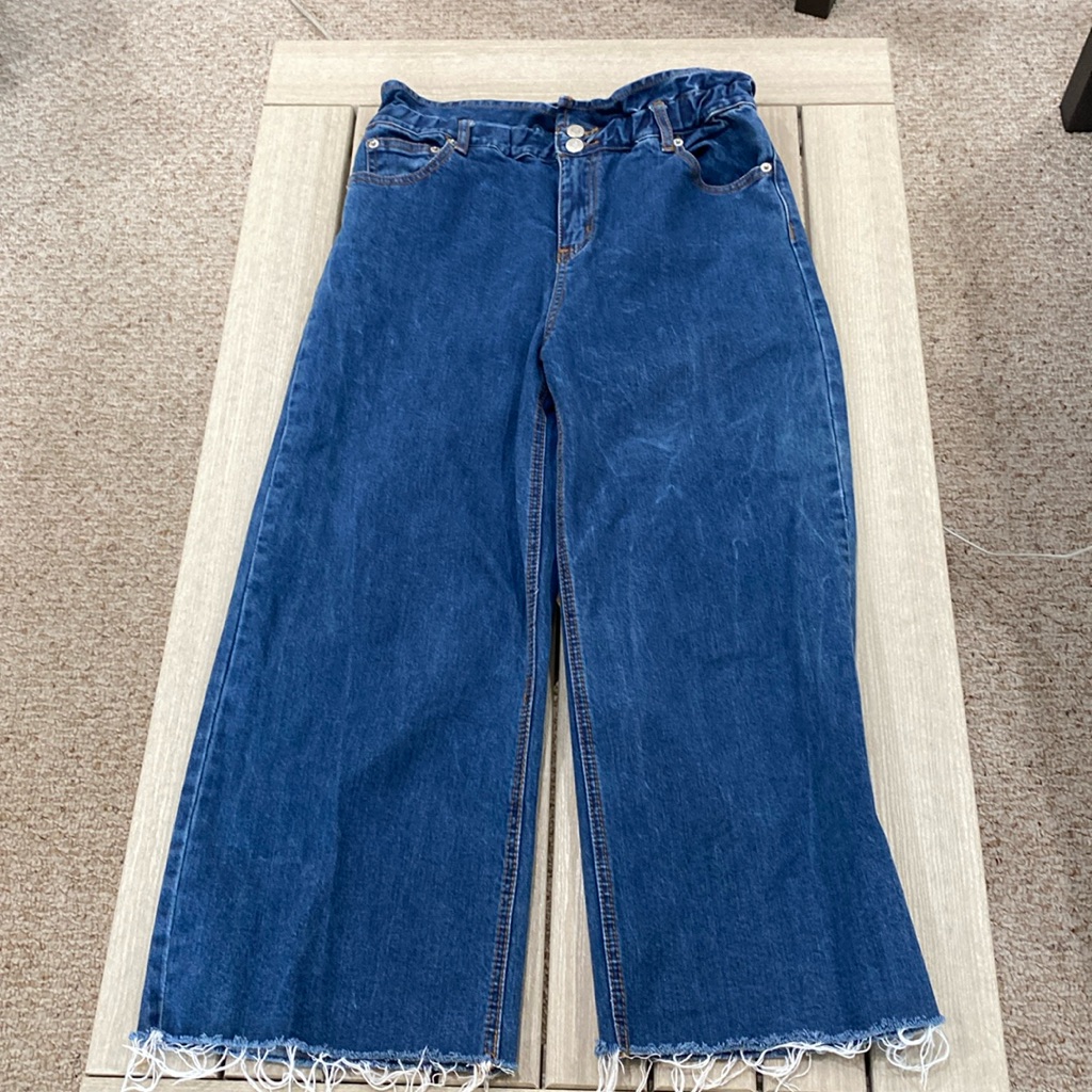 Signature8-High Stretch Waist, Frayed Wide Cropped Leg Jeans, Size Medium